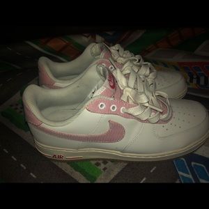 Nike sails Air Force one